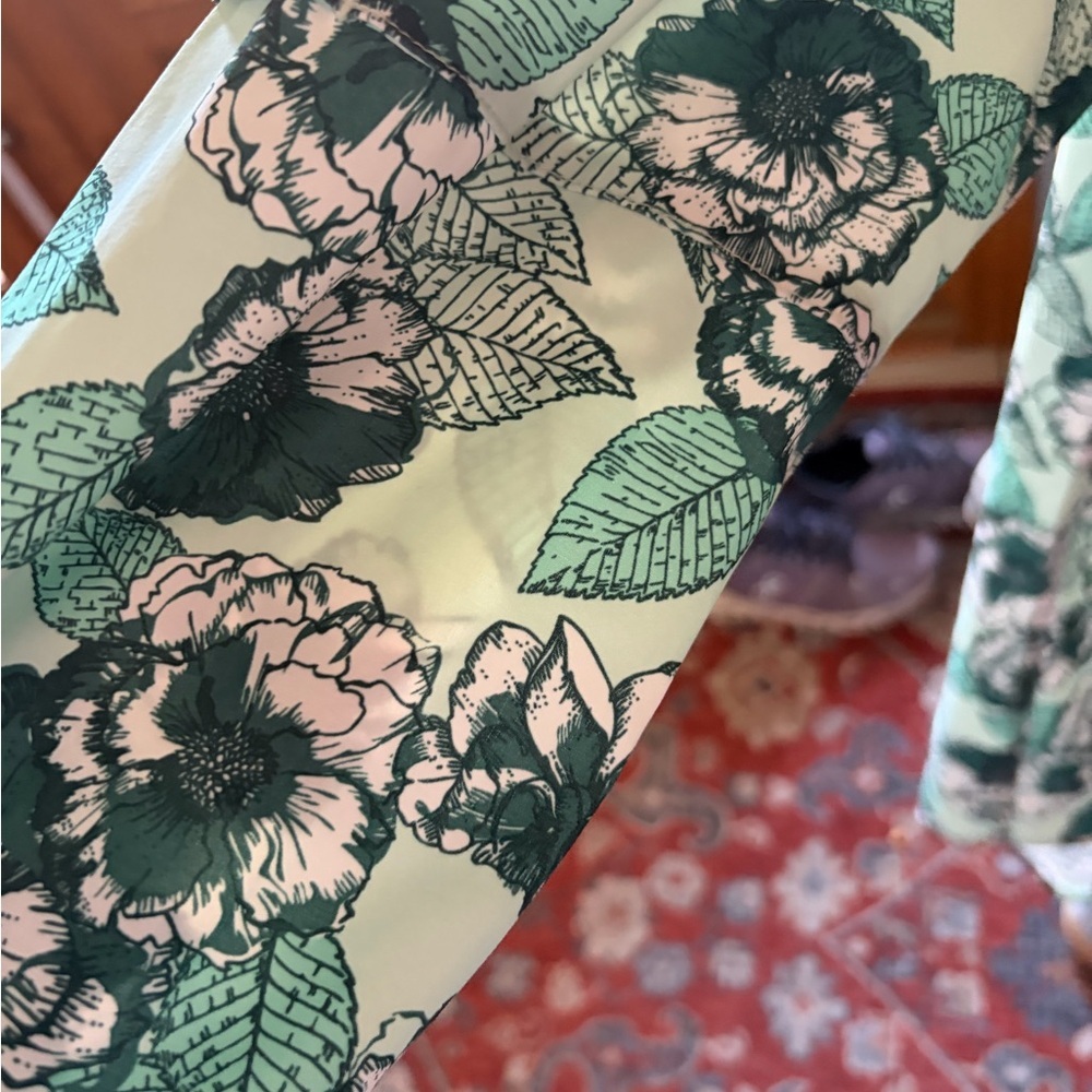 Duluth Trading Co Green and White Floral Top - Picture 3 of 9